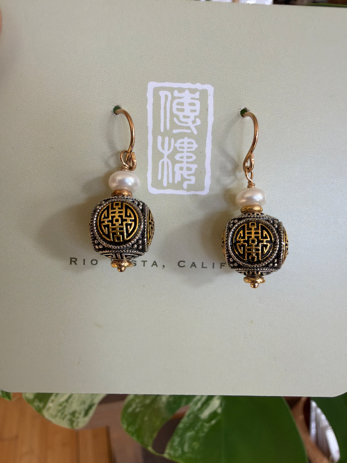 Nancy Tillisch 4570 Nepali beads pearl earrings